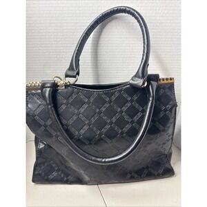 Geya Shoulder Bag Black‎ Embossed, Gold hardware, quiet luxury